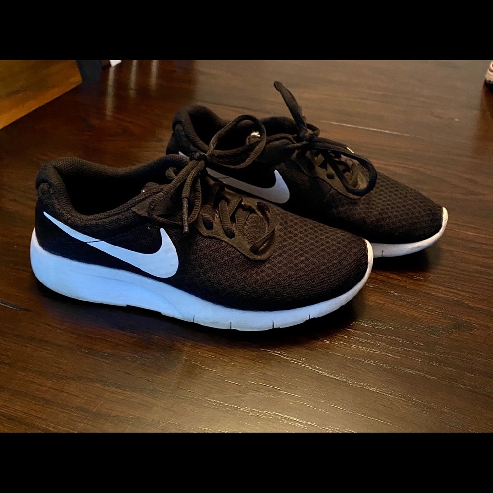Nike tennis shoes